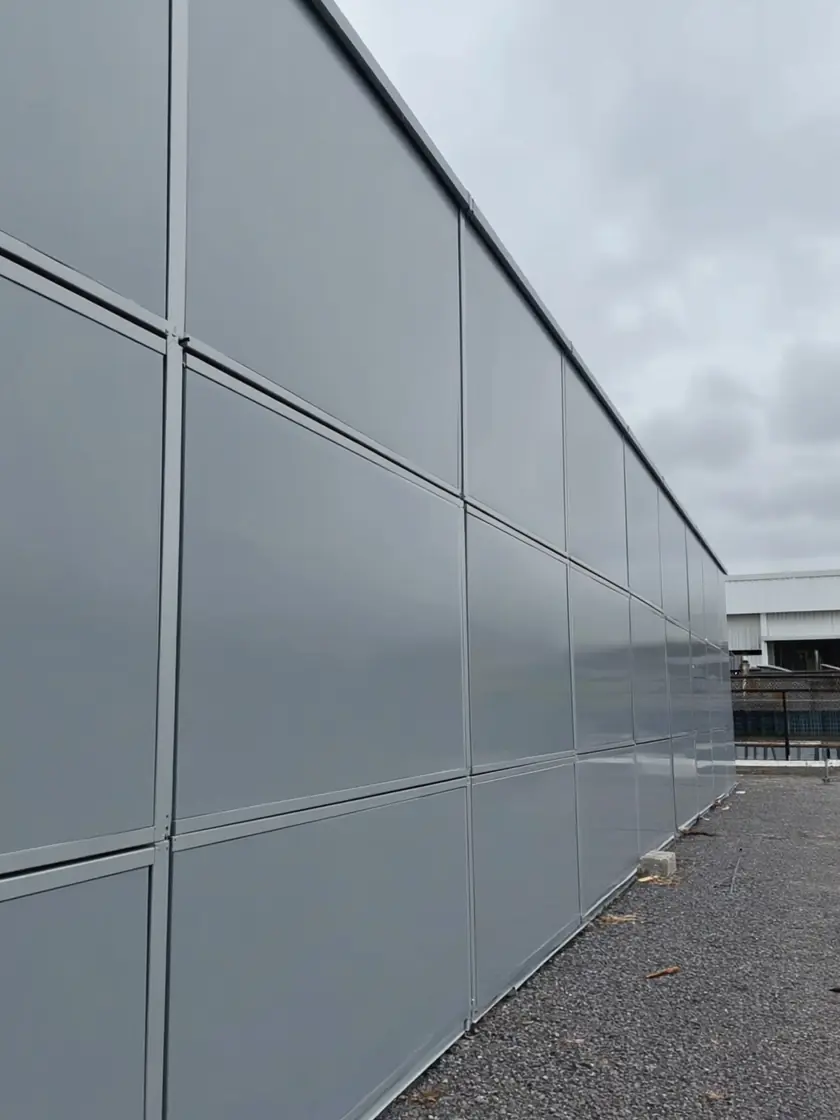 Cladding spraying: panel seams