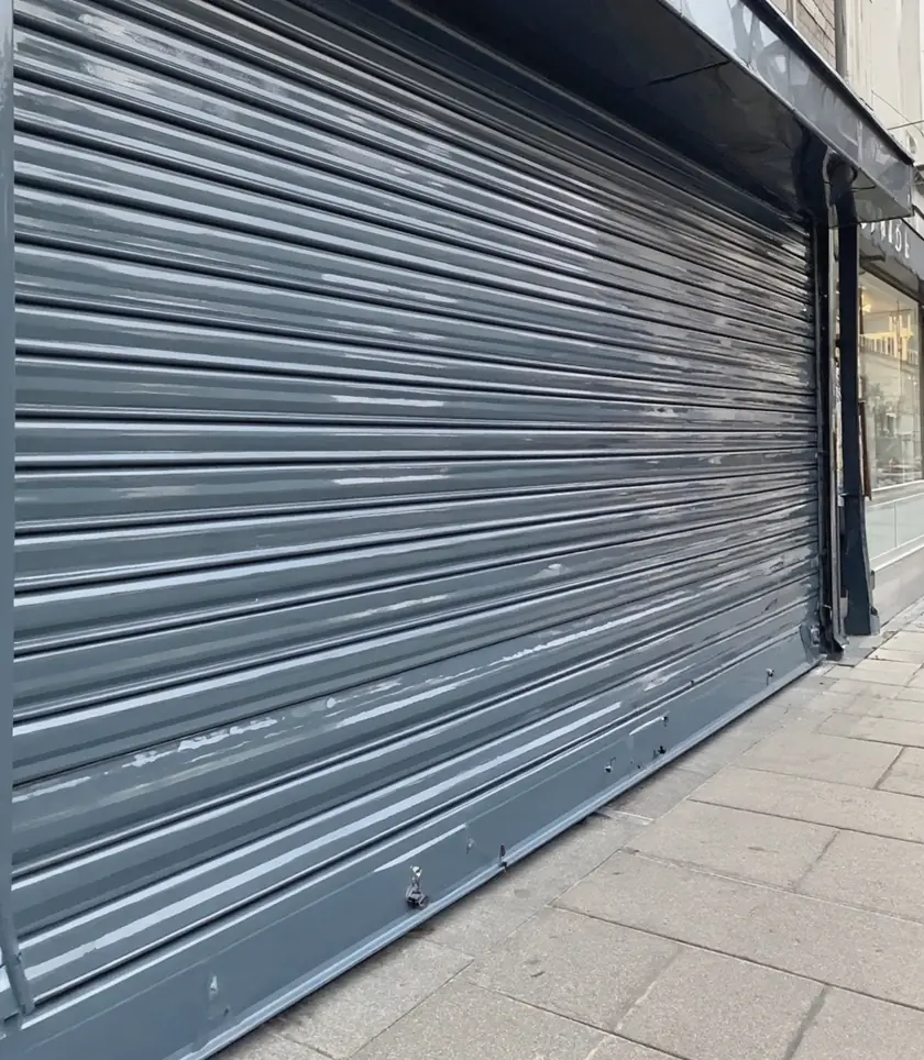 Roller shutter painting: shop shutter
