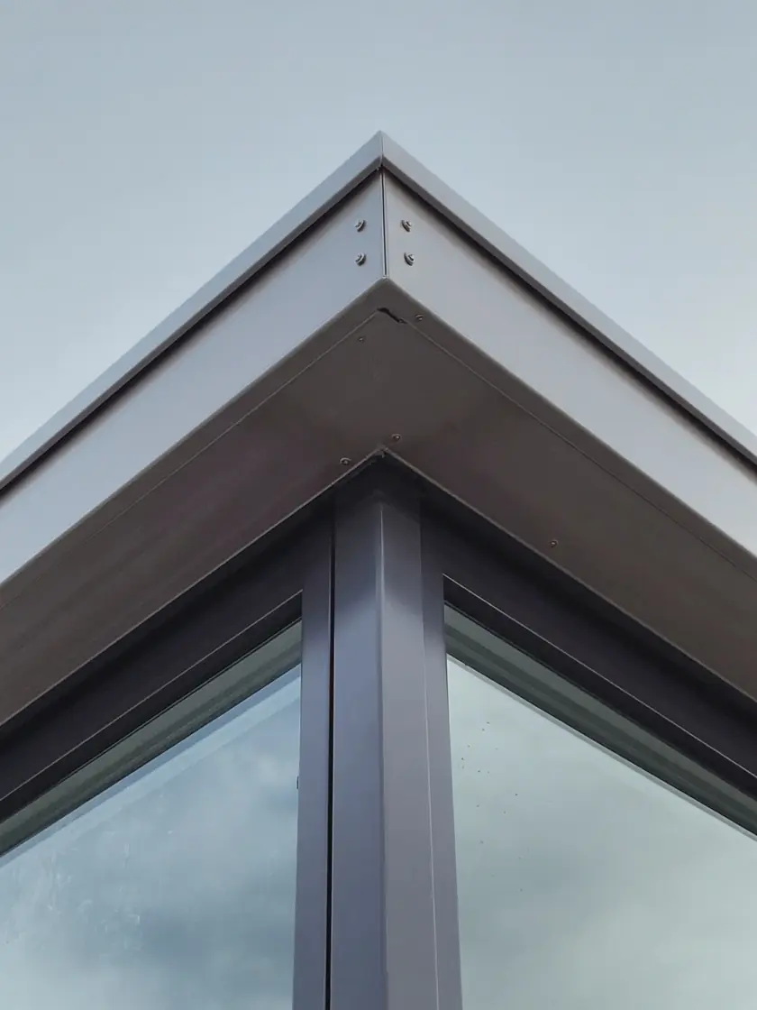 Shop front spraying: frame detail